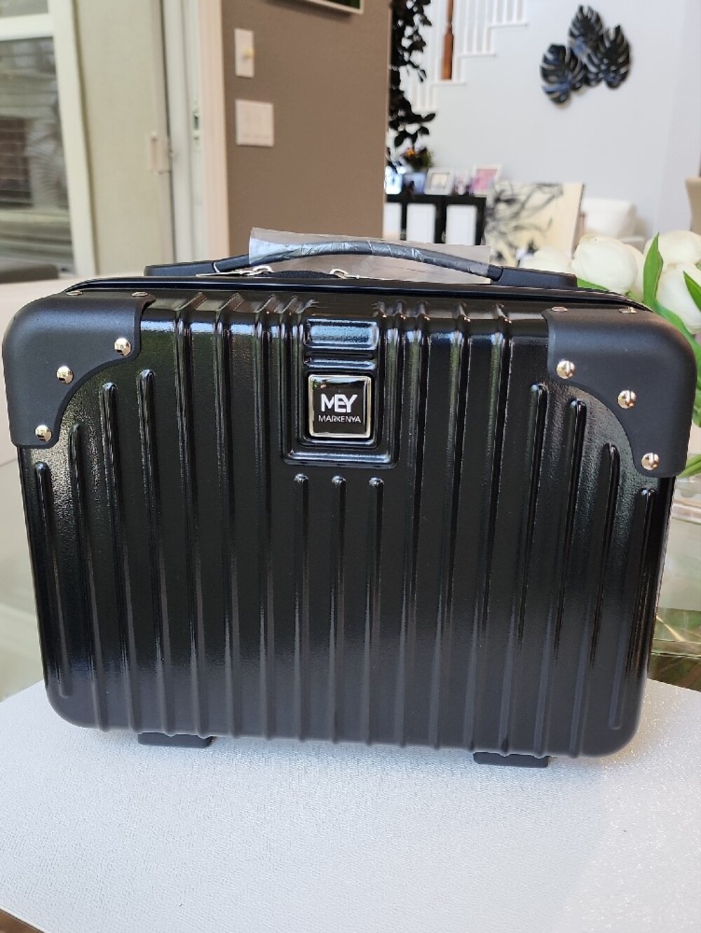 Black Women's Hard-Shell Toiletry Case - Picture 3 of 10